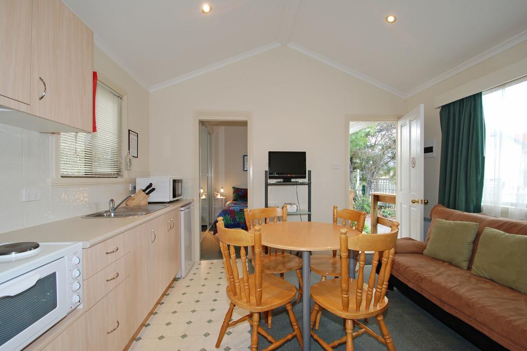 Triabunna Cabin & Caravan Park חדר תמונה